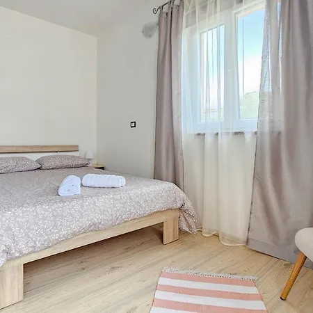 Apartment Vili *